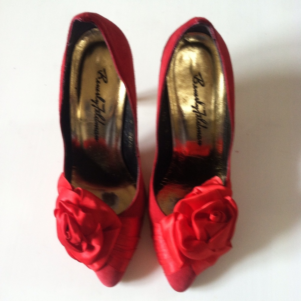 Hold Beverly Feldman rose heels